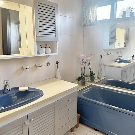 Dom wakacyjny House 5 Min Walk From Ons, Three Bedrooms