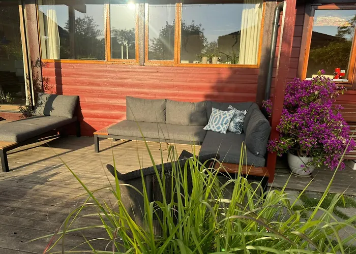 House 5 Min Walk From Ons, Three Bedrooms Дом отдыха